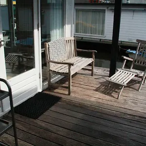 Houseboat Sooki Bed & Breakfast